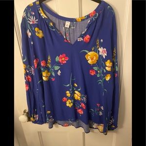 Women’s Old Navy XXL blue flowered blouse.